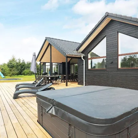 20 Person In Hojslev-by Traum