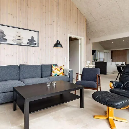 20 Person In Hojslev-by Traum Højslev