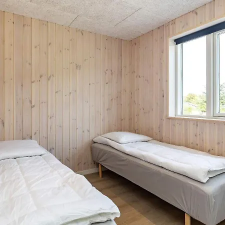 20 Person In Hojslev-by Traum *