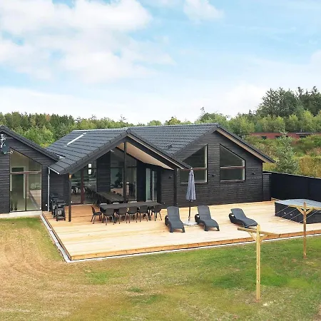Holiday home Xxi Hojslev