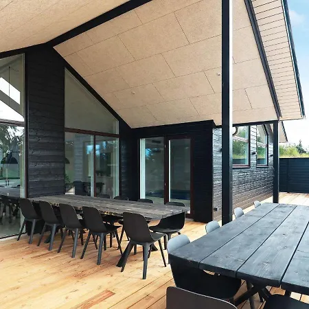 20 Person In Hojslev-by Traum Højslev