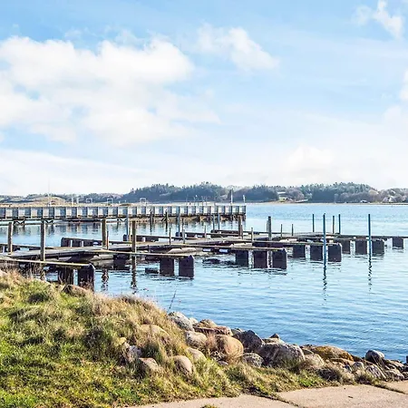 20 Person In Hojslev-by Traum Højslev