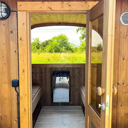 20 Person In Hojslev-by Traum *