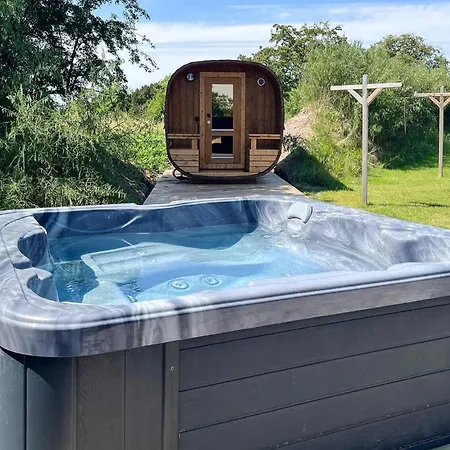 20 Person In Hojslev-by Traum Højslev